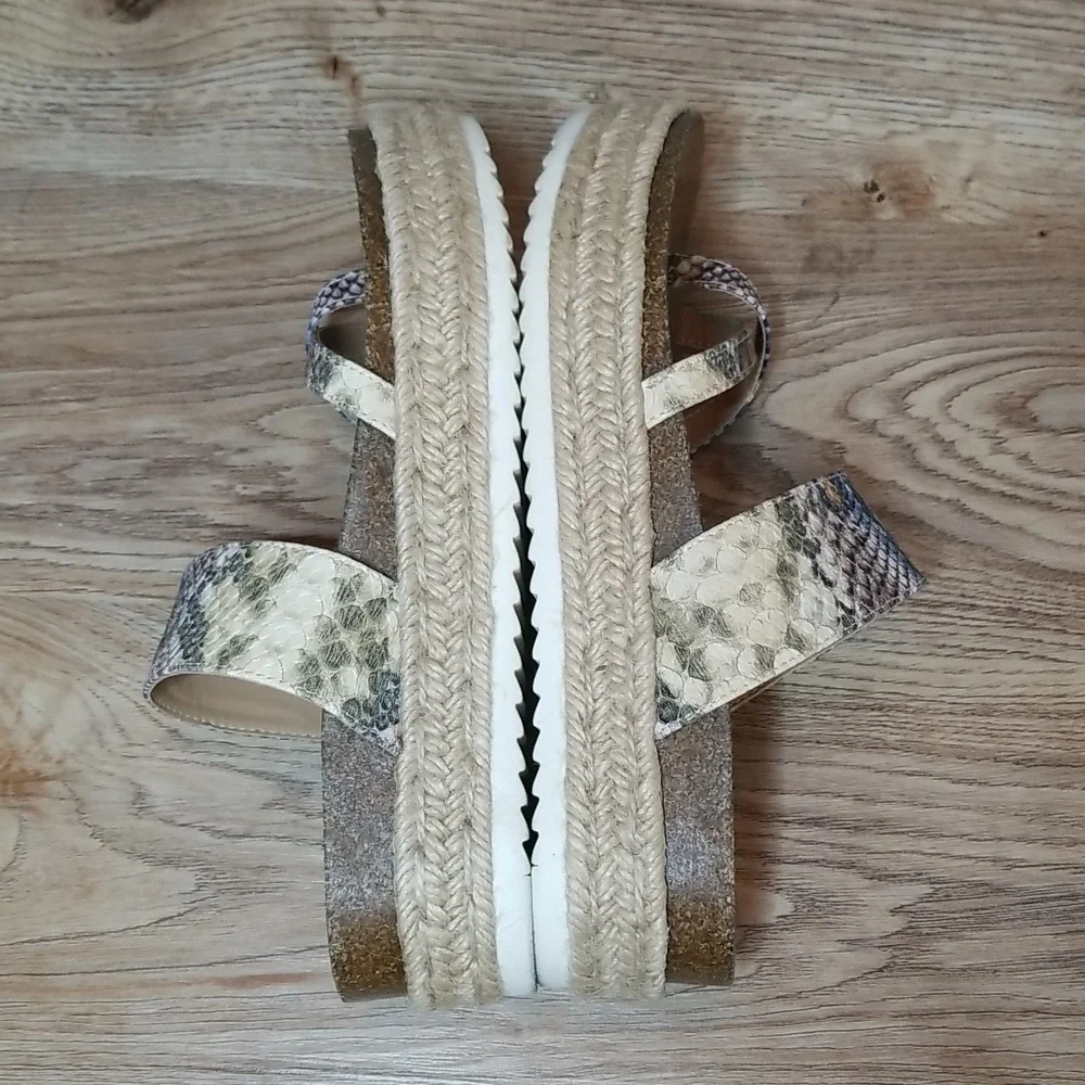 Madden Girl Womens Espradril Between The Toe Blue Cream Snake Print Sandals